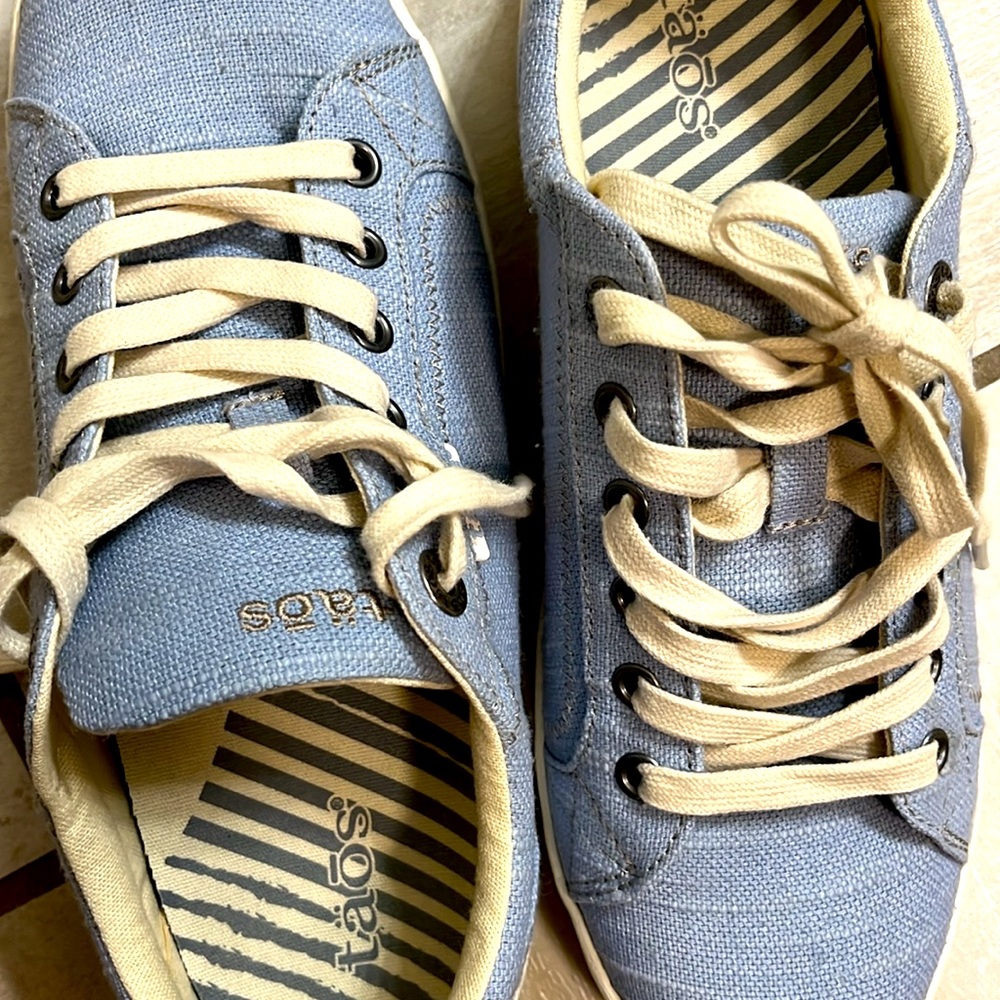Taos Star denim blue wash sneakers, 8.5, like new!